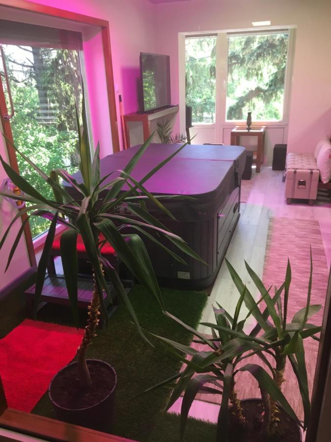 E 14 Aparthotel Berekfürdő Buitenkant foto