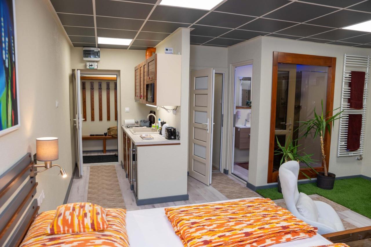 E 14 Aparthotel Berekfürdő Buitenkant foto