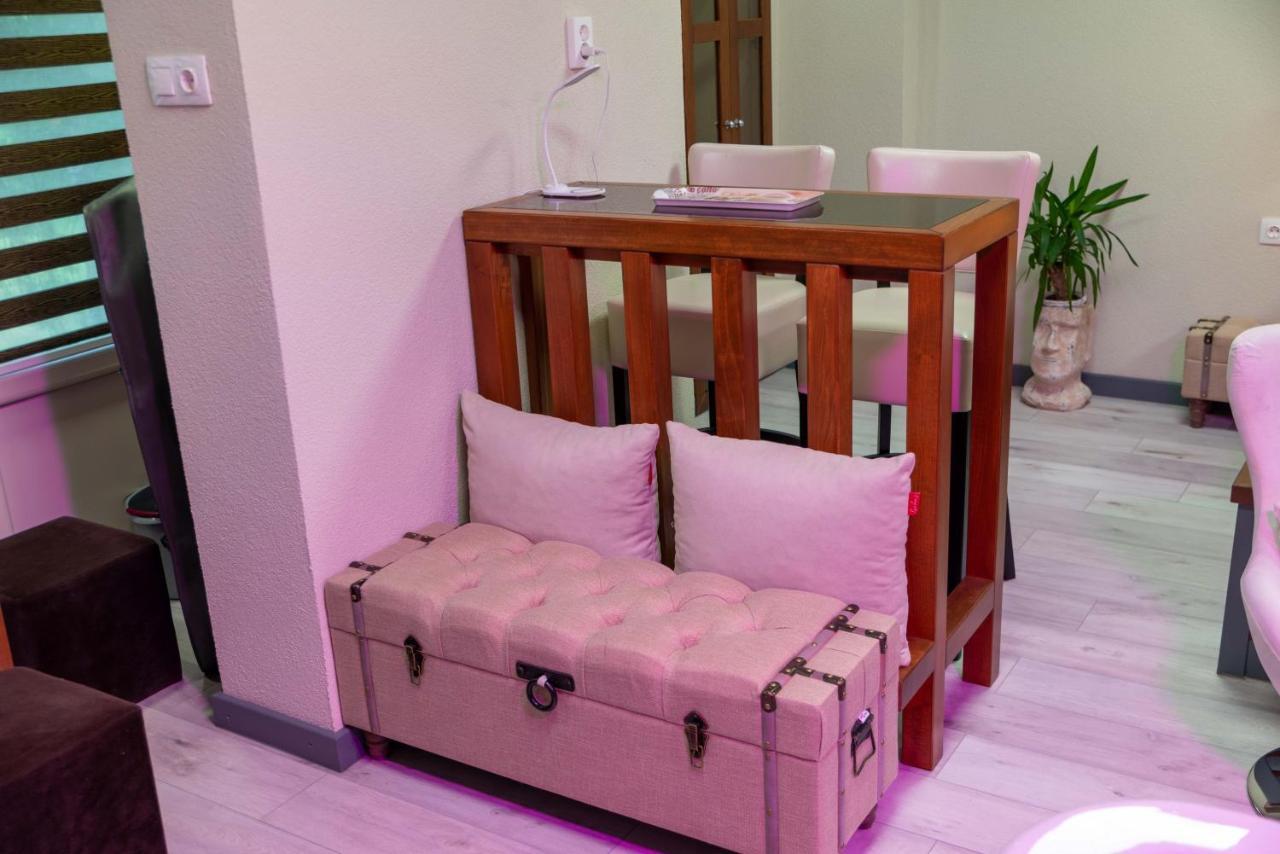 E 14 Aparthotel Berekfürdő Buitenkant foto